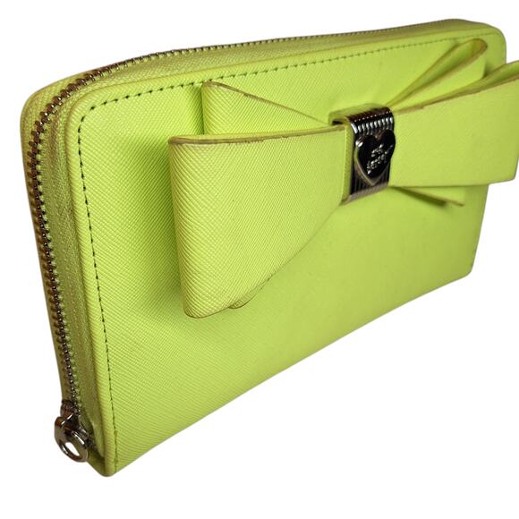 Betsey Johnson Neon lime giant bow faux leather zip around wallet highlighter - Picture 2 of 6